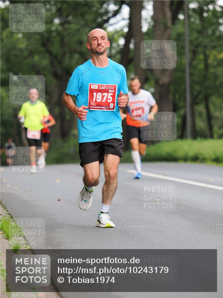 13.09.2026 - 21. swb-Marathon Bremen TobiasT http://msf.ph/oto/10243179 13.09.2026 11:35:56 Laufen 1975, 21, 26 meine-sportfotos.de