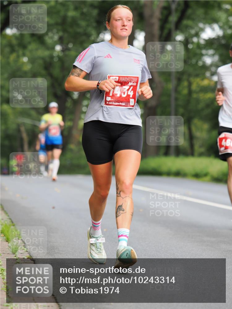 13.09.2026 - 21. swb-Marathon Bremen TobiasT http://msf.ph/oto/10243314 13.09.2026 11:37:19 Laufen 1434, 21, 40, 46 meine-sportfotos.de