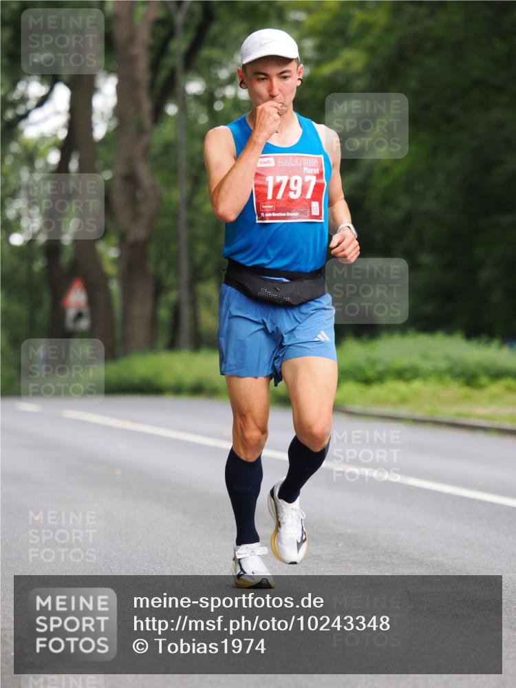 13.09.2026 - 21. swb-Marathon Bremen TobiasT http://msf.ph/oto/10243348 13.09.2026 11:37:33 Laufen 1797, 21, 26 meine-sportfotos.de