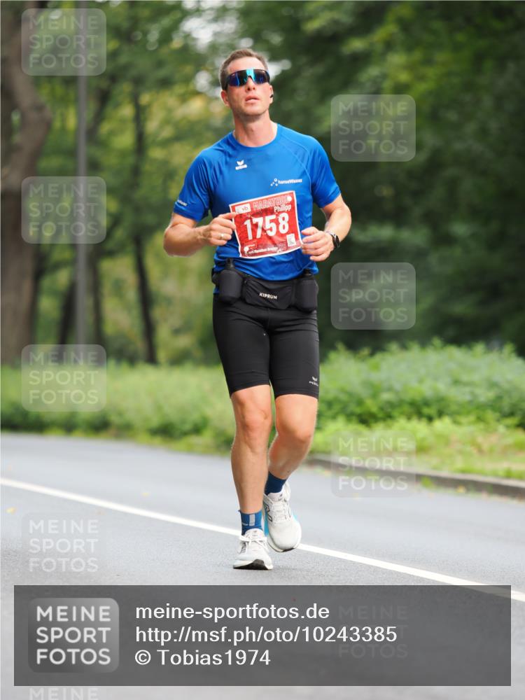 13.09.2026 - 21. swb-Marathon Bremen TobiasT http://msf.ph/oto/10243385 13.09.2026 11:37:57 Laufen 1758, 126 meine-sportfotos.de