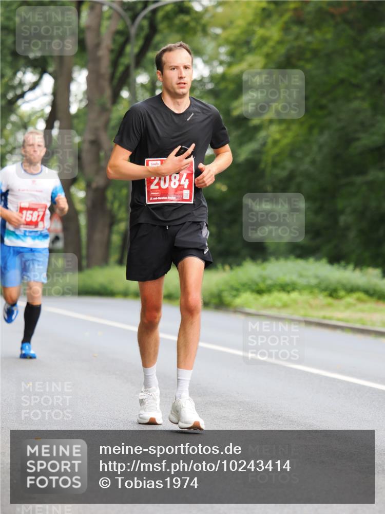 13.09.2026 - 21. swb-Marathon Bremen TobiasT http://msf.ph/oto/10243414 13.09.2026 11:38:17 Laufen 1587, 2084, 21, 26 meine-sportfotos.de