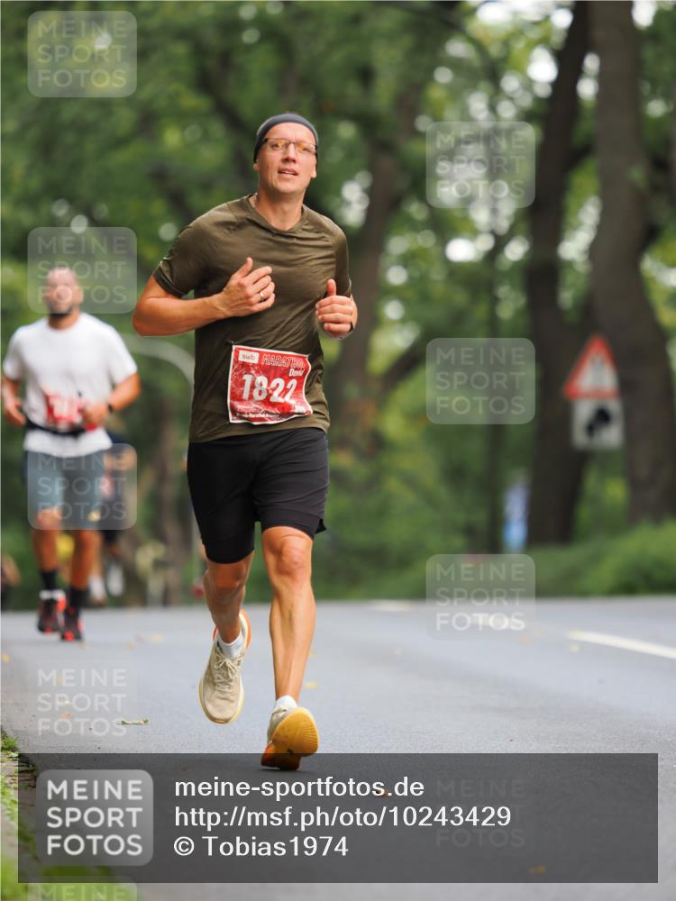 13.09.2026 - 21. swb-Marathon Bremen TobiasT http://msf.ph/oto/10243429 13.09.2026 11:38:24 Laufen 1822 meine-sportfotos.de
