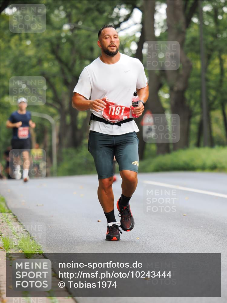 13.09.2026 - 21. swb-Marathon Bremen TobiasT http://msf.ph/oto/10243444 13.09.2026 11:38:31 Laufen 3, 1181, 51 meine-sportfotos.de