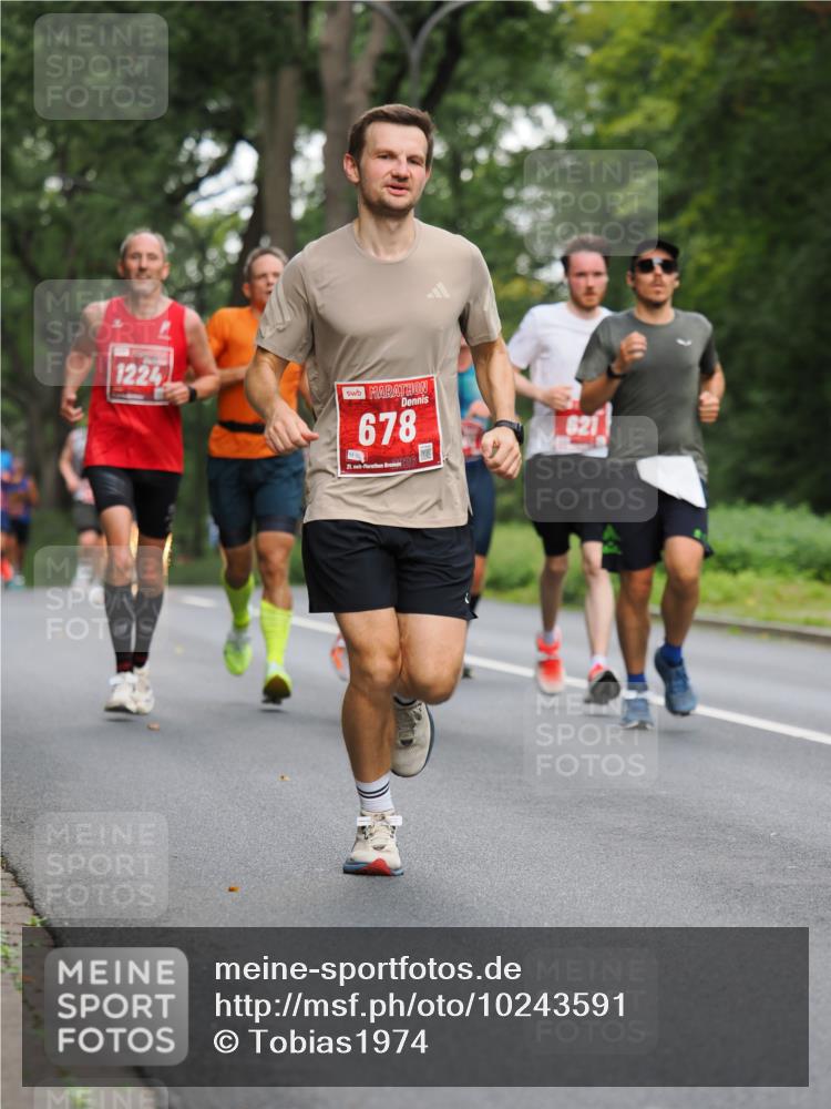 13.09.2026 - 21. swb-Marathon Bremen TobiasT http://msf.ph/oto/10243591 13.09.2026 11:40:23 Laufen 1224, 678, 21, 621 meine-sportfotos.de