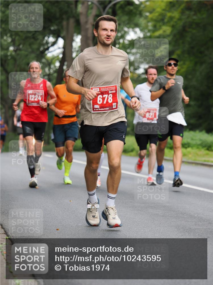 13.09.2026 - 21. swb-Marathon Bremen TobiasT http://msf.ph/oto/10243595 13.09.2026 11:40:23 Laufen 1224, 678, 21, 126, 621 meine-sportfotos.de