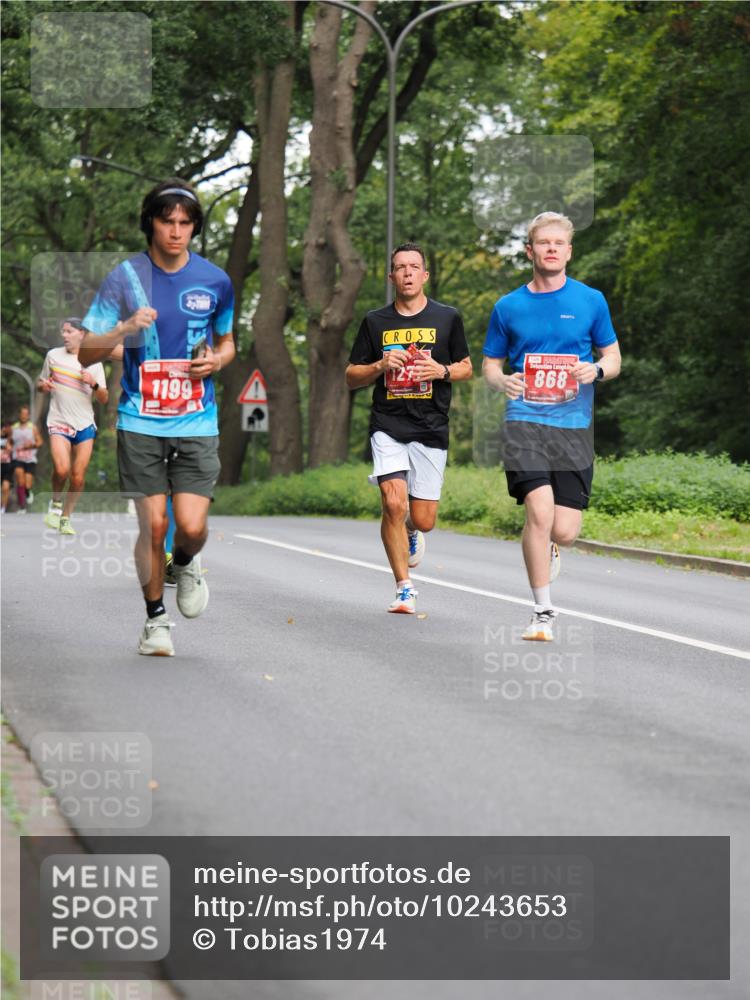 13.09.2026 - 21. swb-Marathon Bremen TobiasT http://msf.ph/oto/10243653 13.09.2026 11:41:22 Laufen 1199, 868 meine-sportfotos.de