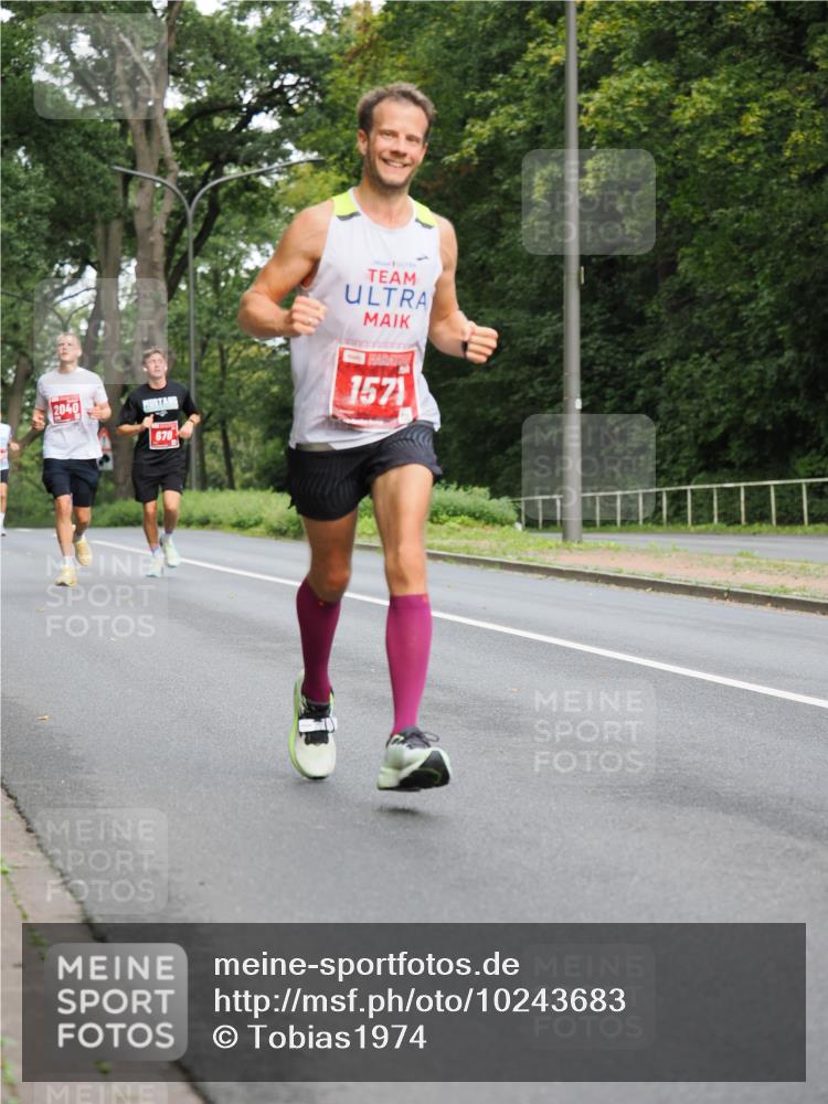 13.09.2026 - 21. swb-Marathon Bremen TobiasT http://msf.ph/oto/10243683 13.09.2026 11:41:40 Laufen 2040, 670, 1571 meine-sportfotos.de