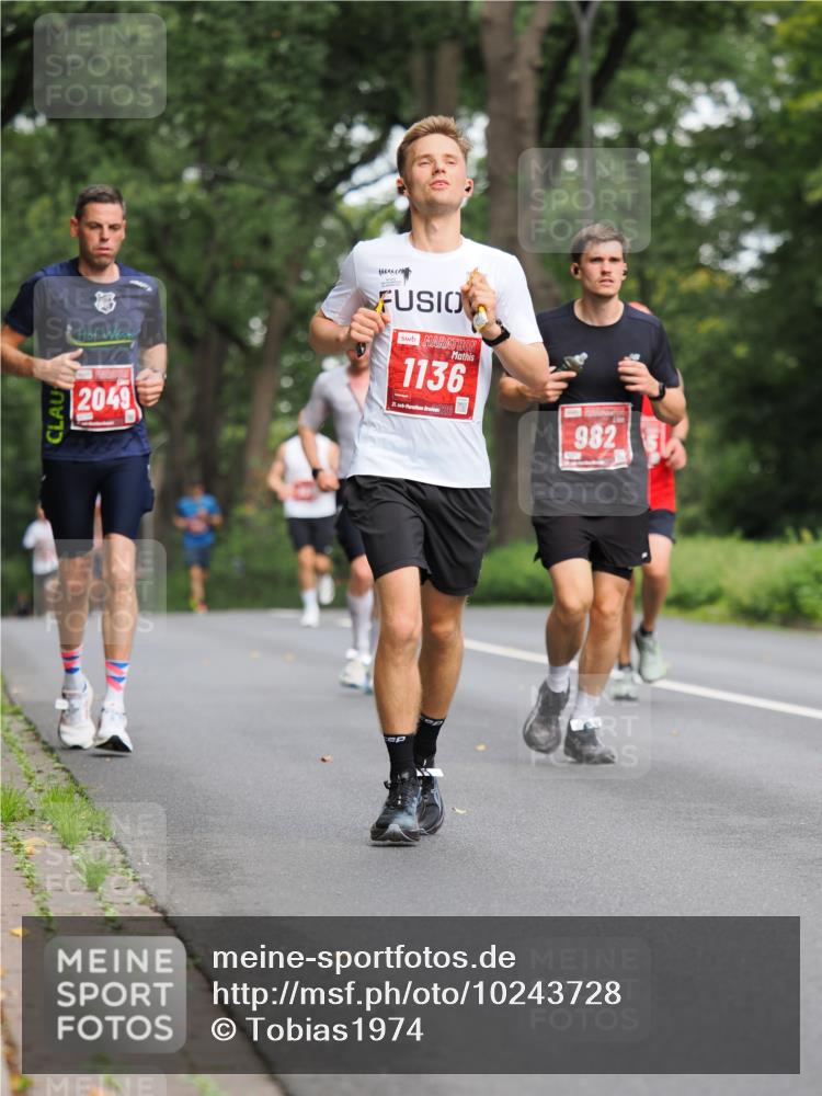 13.09.2026 - 21. swb-Marathon Bremen TobiasT http://msf.ph/oto/10243728 13.09.2026 11:41:56 Laufen 2049, 1136, 21, 982 meine-sportfotos.de