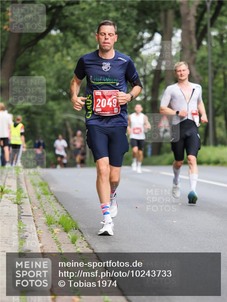 13.09.2026 - 21. swb-Marathon Bremen TobiasT http://msf.ph/oto/10243733 13.09.2026 11:41:57 Laufen 2049, 1494, 26, 0 meine-sportfotos.de