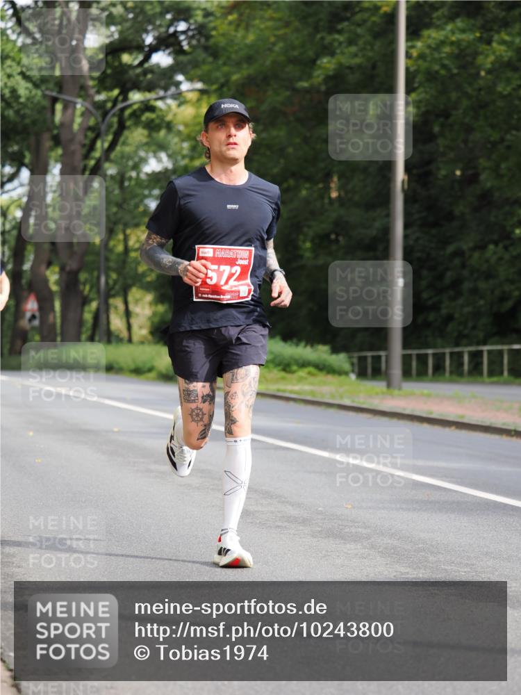13.09.2026 - 21. swb-Marathon Bremen TobiasT http://msf.ph/oto/10243800 13.09.2026 11:42:56 Laufen 572, 21, 26 meine-sportfotos.de