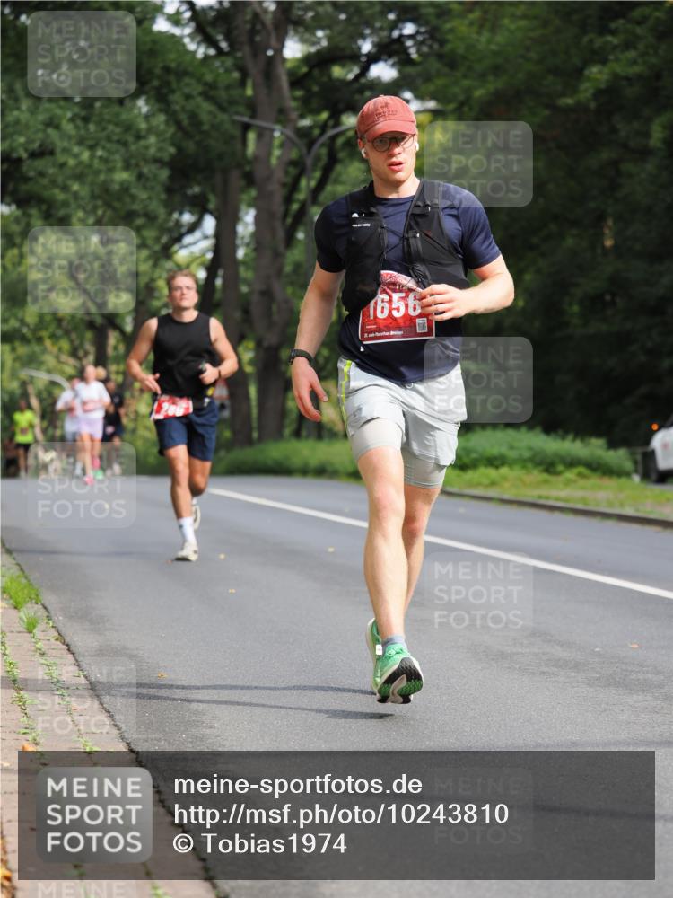 13.09.2026 - 21. swb-Marathon Bremen TobiasT http://msf.ph/oto/10243810 13.09.2026 11:42:59 Laufen 1656, 21 meine-sportfotos.de