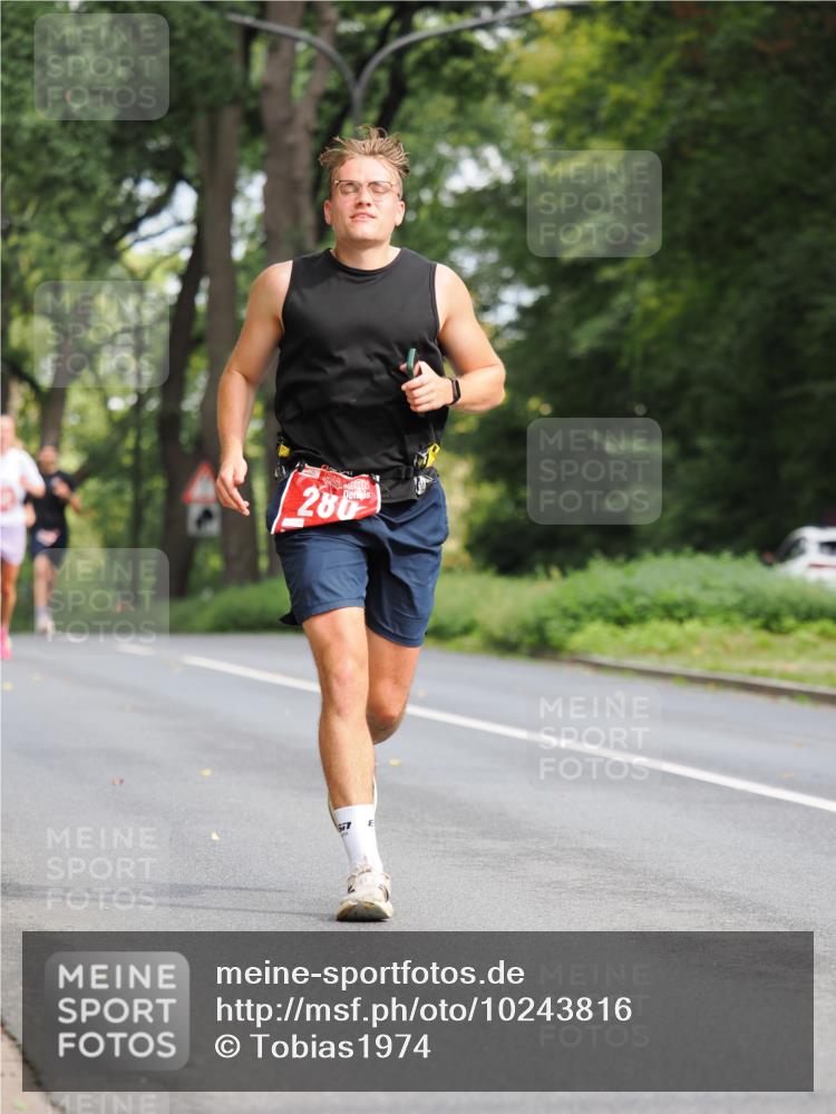 13.09.2026 - 21. swb-Marathon Bremen TobiasT http://msf.ph/oto/10243816 13.09.2026 11:43:01 Laufen 280, 77 meine-sportfotos.de
