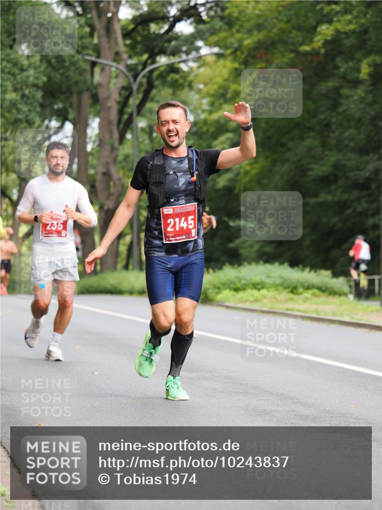 13.09.2026 - 21. swb-Marathon Bremen TobiasT http://msf.ph/oto/10243837 13.09.2026 11:43:11 Laufen 235, 2145 meine-sportfotos.de