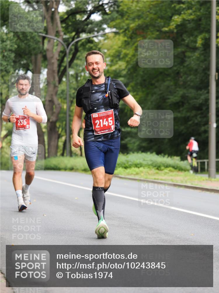 13.09.2026 - 21. swb-Marathon Bremen TobiasT http://msf.ph/oto/10243845 13.09.2026 11:43:12 Laufen 235, 2145 meine-sportfotos.de