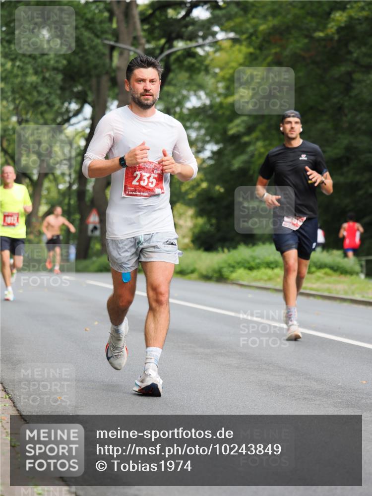 13.09.2026 - 21. swb-Marathon Bremen TobiasT http://msf.ph/oto/10243849 13.09.2026 11:43:13 Laufen 235, 21, 28 meine-sportfotos.de