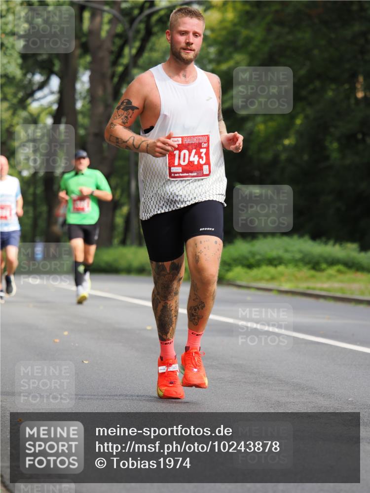 13.09.2026 - 21. swb-Marathon Bremen TobiasT http://msf.ph/oto/10243878 13.09.2026 11:43:26 Laufen 1043, 0485 meine-sportfotos.de