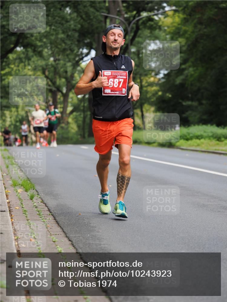 13.09.2026 - 21. swb-Marathon Bremen TobiasT http://msf.ph/oto/10243923 13.09.2026 11:43:53 Laufen 687 meine-sportfotos.de