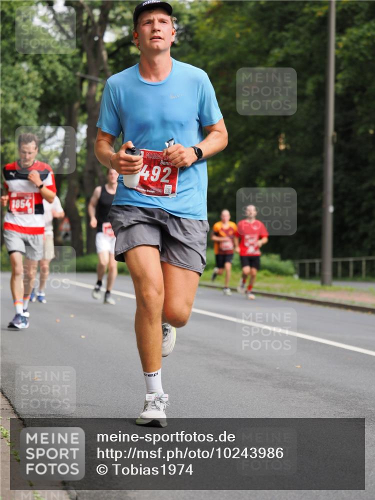 13.09.2026 - 21. swb-Marathon Bremen TobiasT http://msf.ph/oto/10243986 13.09.2026 11:44:23 Laufen 1854, 492 meine-sportfotos.de