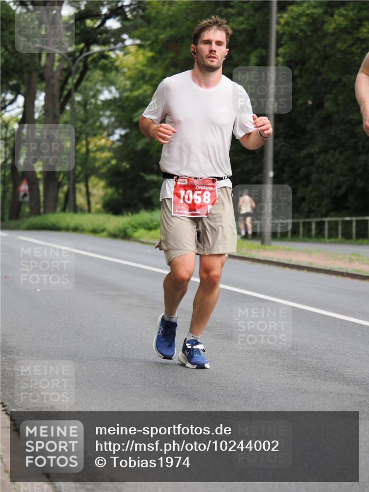 13.09.2026 - 21. swb-Marathon Bremen TobiasT http://msf.ph/oto/10244002 13.09.2026 11:44:29 Laufen 1058, 21, 26 meine-sportfotos.de