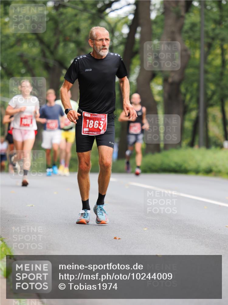 13.09.2026 - 21. swb-Marathon Bremen TobiasT http://msf.ph/oto/10244009 13.09.2026 11:44:36 Laufen 1863, 17, 21 meine-sportfotos.de