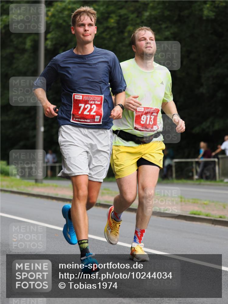 13.09.2026 - 21. swb-Marathon Bremen TobiasT http://msf.ph/oto/10244034 13.09.2026 11:44:49 Laufen 722, 2026, 21, 20, 913 meine-sportfotos.de
