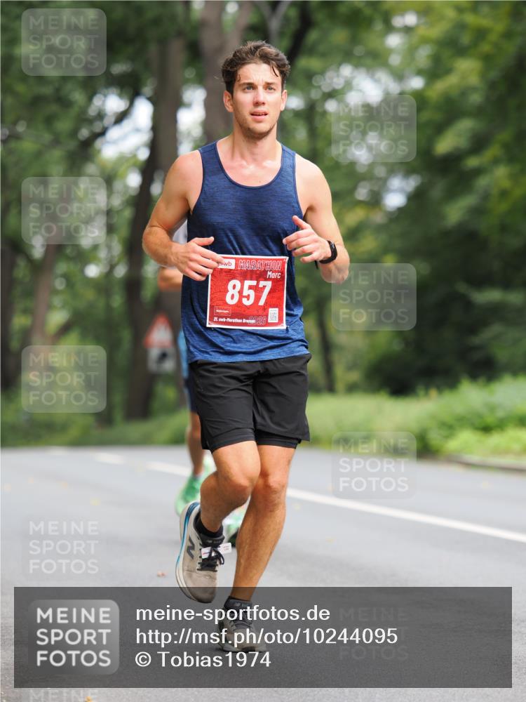 13.09.2026 - 21. swb-Marathon Bremen TobiasT http://msf.ph/oto/10244095 13.09.2026 11:45:23 Laufen 857, 21, 20, 860 meine-sportfotos.de