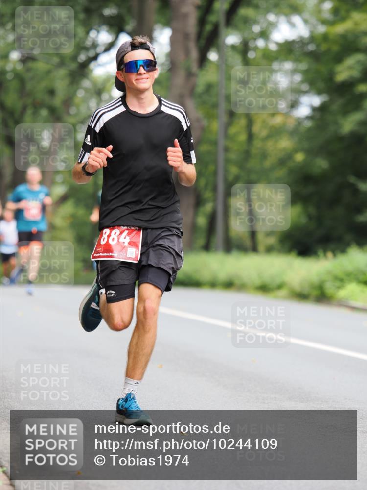 13.09.2026 - 21. swb-Marathon Bremen TobiasT http://msf.ph/oto/10244109 13.09.2026 11:45:38 Laufen 884, 26 meine-sportfotos.de