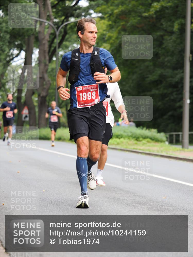 13.09.2026 - 21. swb-Marathon Bremen TobiasT http://msf.ph/oto/10244159 13.09.2026 11:46:05 Laufen 1998, 21, 26 meine-sportfotos.de