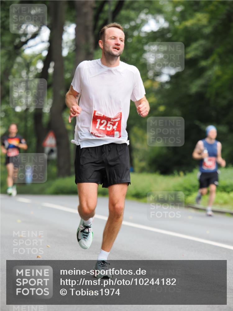 13.09.2026 - 21. swb-Marathon Bremen TobiasT http://msf.ph/oto/10244182 13.09.2026 11:46:29 Laufen 1254 meine-sportfotos.de