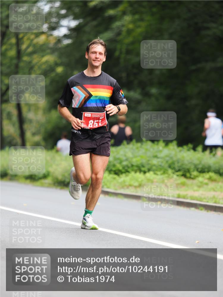 13.09.2026 - 21. swb-Marathon Bremen TobiasT http://msf.ph/oto/10244191 13.09.2026 11:46:38 Laufen 851 meine-sportfotos.de