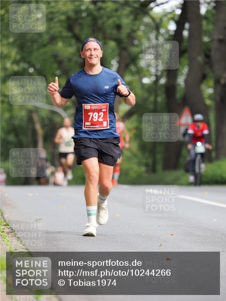13.09.2026 - 21. swb-Marathon Bremen TobiasT http://msf.ph/oto/10244266 13.09.2026 11:47:37 Laufen 792, 1726, 21, 26 meine-sportfotos.de