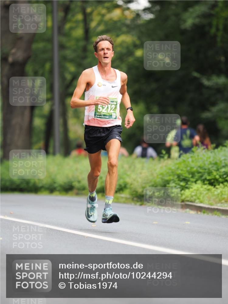 13.09.2026 - 21. swb-Marathon Bremen TobiasT http://msf.ph/oto/10244294 13.09.2026 11:47:59 Laufen 5212, 21 meine-sportfotos.de