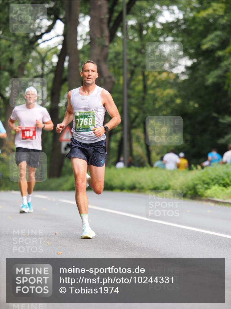 13.09.2026 - 21. swb-Marathon Bremen TobiasT http://msf.ph/oto/10244331 13.09.2026 11:48:15 Laufen 169, 7768, 2 meine-sportfotos.de
