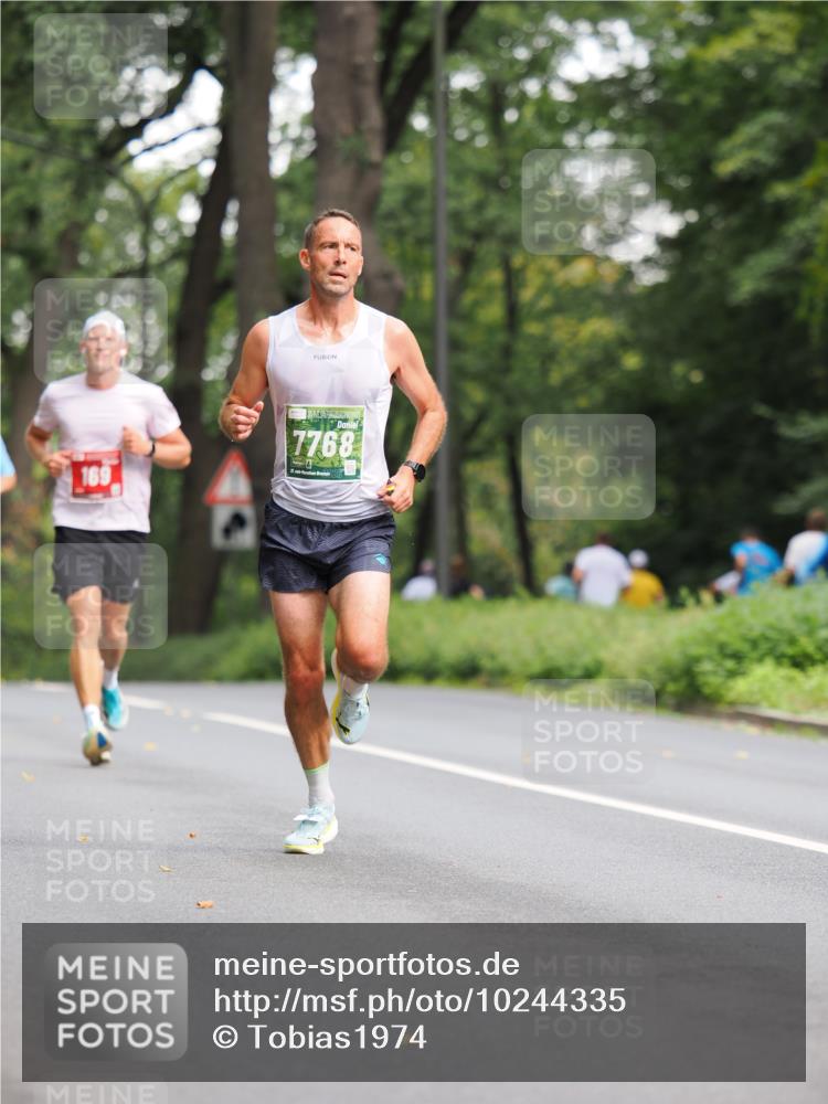 13.09.2026 - 21. swb-Marathon Bremen TobiasT http://msf.ph/oto/10244335 13.09.2026 11:48:15 Laufen 7768, 2, 246 meine-sportfotos.de