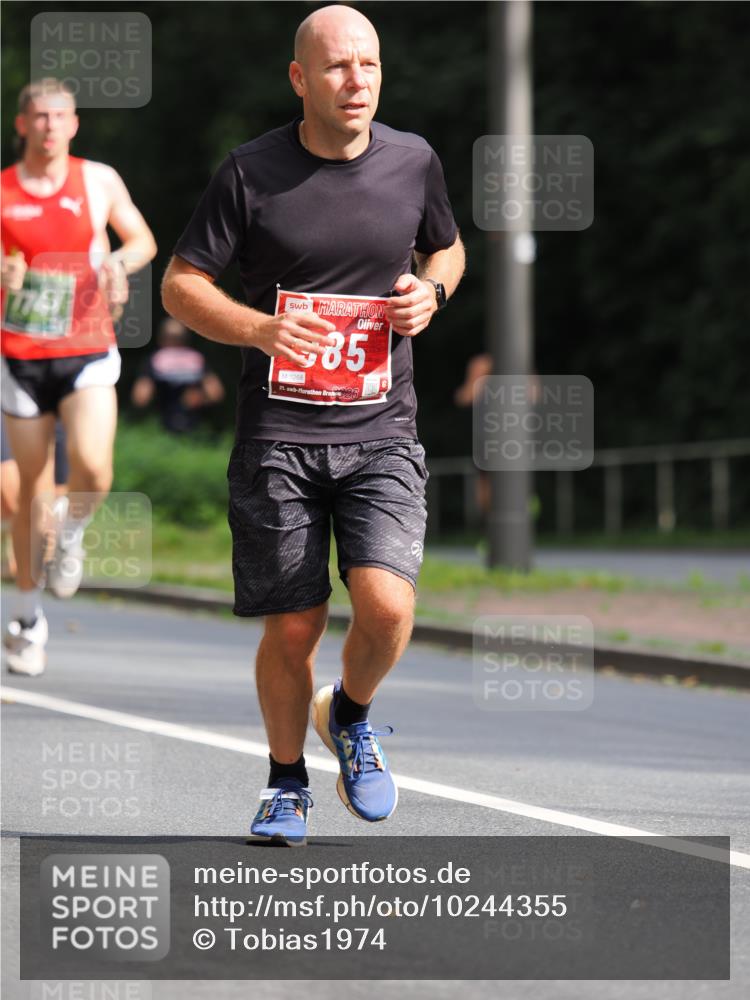 13.09.2026 - 21. swb-Marathon Bremen TobiasT http://msf.ph/oto/10244355 13.09.2026 11:48:35 Laufen 5, 1268, 21, 0, 261 meine-sportfotos.de