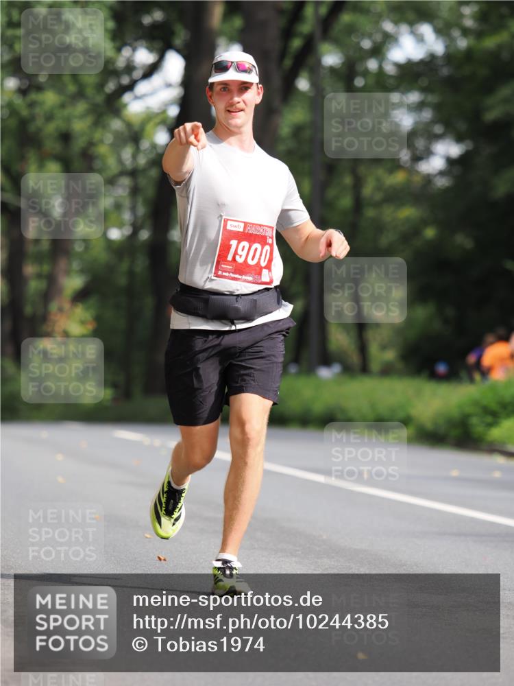 13.09.2026 - 21. swb-Marathon Bremen TobiasT http://msf.ph/oto/10244385 13.09.2026 11:48:54 Laufen 1900, 21 meine-sportfotos.de