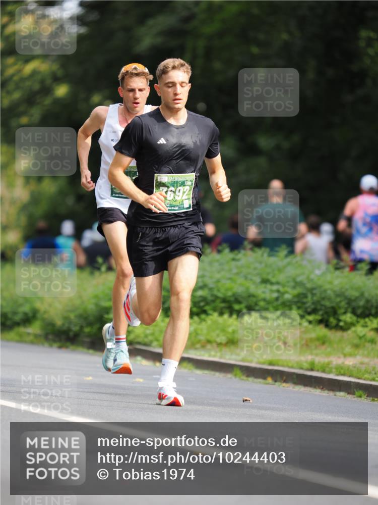 13.09.2026 - 21. swb-Marathon Bremen TobiasT http://msf.ph/oto/10244403 13.09.2026 11:49:14 Laufen 3692 meine-sportfotos.de
