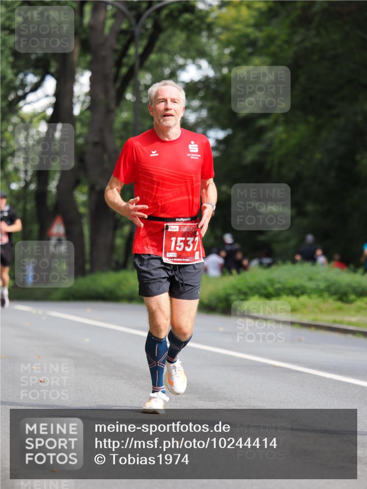 13.09.2026 - 21. swb-Marathon Bremen TobiasT http://msf.ph/oto/10244414 13.09.2026 11:49:23 Laufen 1531, 1477 meine-sportfotos.de
