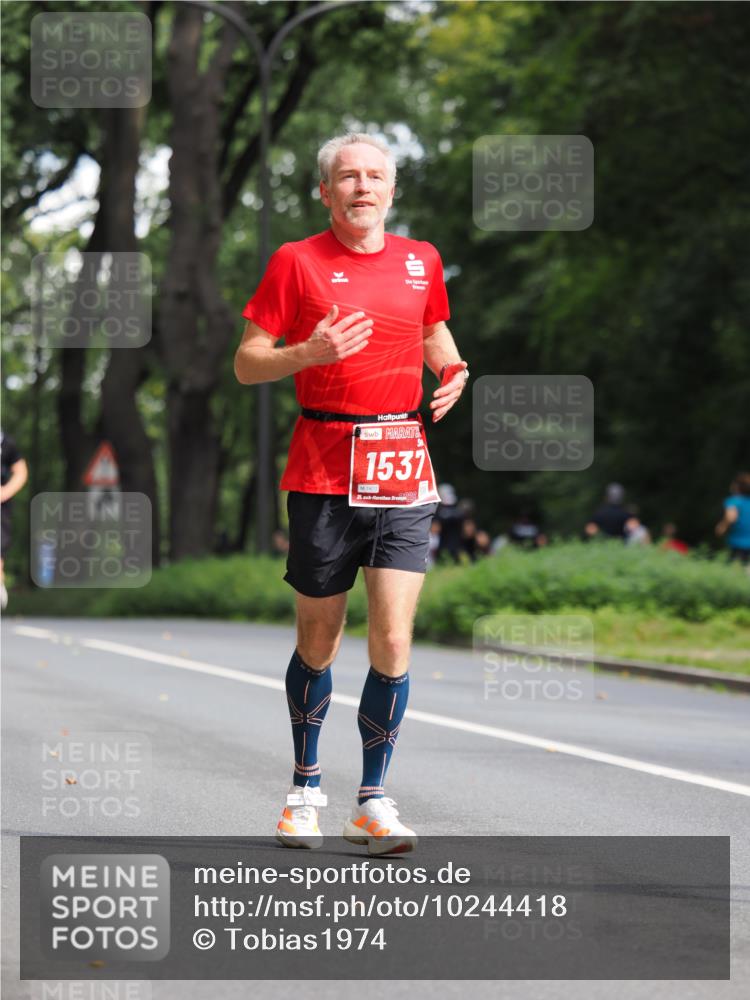 13.09.2026 - 21. swb-Marathon Bremen TobiasT http://msf.ph/oto/10244418 13.09.2026 11:49:23 Laufen 1537, 1477, 21 meine-sportfotos.de
