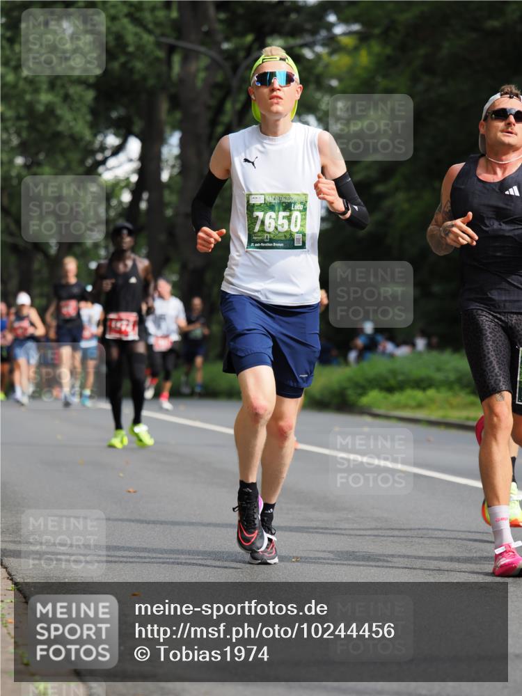 13.09.2026 - 21. swb-Marathon Bremen TobiasT http://msf.ph/oto/10244456 13.09.2026 11:49:45 Laufen 7650, 21 meine-sportfotos.de