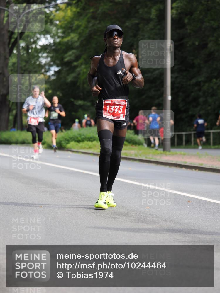 13.09.2026 - 21. swb-Marathon Bremen TobiasT http://msf.ph/oto/10244464 13.09.2026 11:49:49 Laufen 1373 meine-sportfotos.de