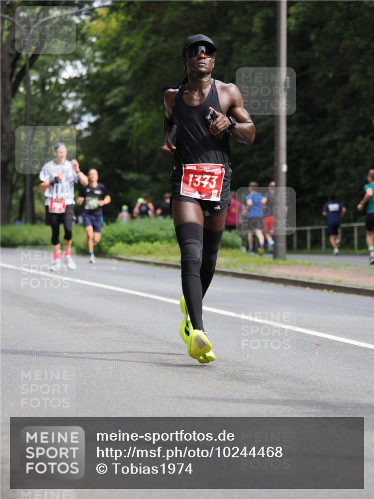 13.09.2026 - 21. swb-Marathon Bremen TobiasT http://msf.ph/oto/10244468 13.09.2026 11:49:49 Laufen 1373 meine-sportfotos.de