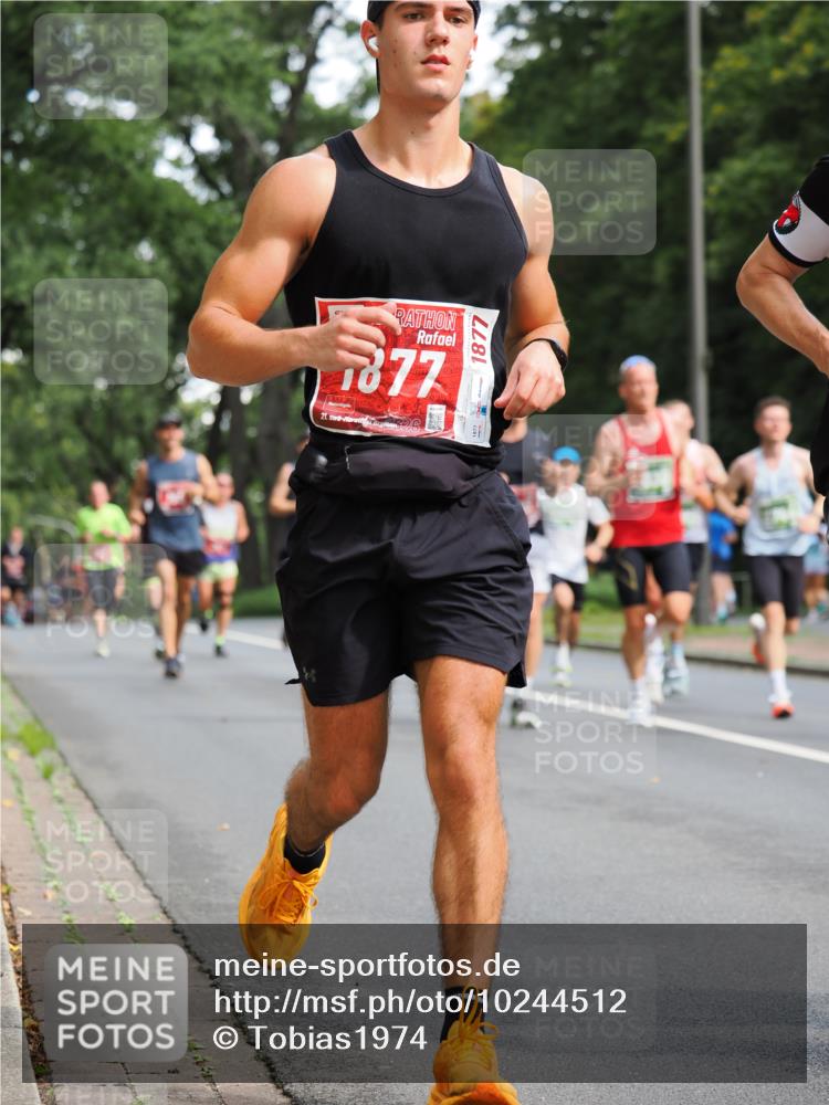 13.09.2026 - 21. swb-Marathon Bremen TobiasT http://msf.ph/oto/10244512 13.09.2026 11:50:02 Laufen 877, 21, 1877 meine-sportfotos.de