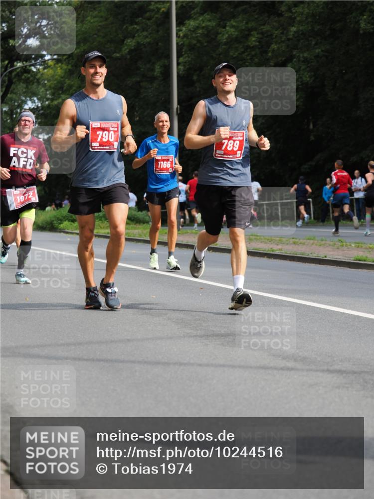 13.09.2026 - 21. swb-Marathon Bremen TobiasT http://msf.ph/oto/10244516 13.09.2026 11:50:06 Laufen 1972, 790, 1166, 789 meine-sportfotos.de