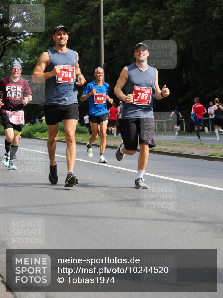 13.09.2026 - 21. swb-Marathon Bremen TobiasT http://msf.ph/oto/10244520 13.09.2026 11:50:06 Laufen 790, 1972, 1166, 789 meine-sportfotos.de