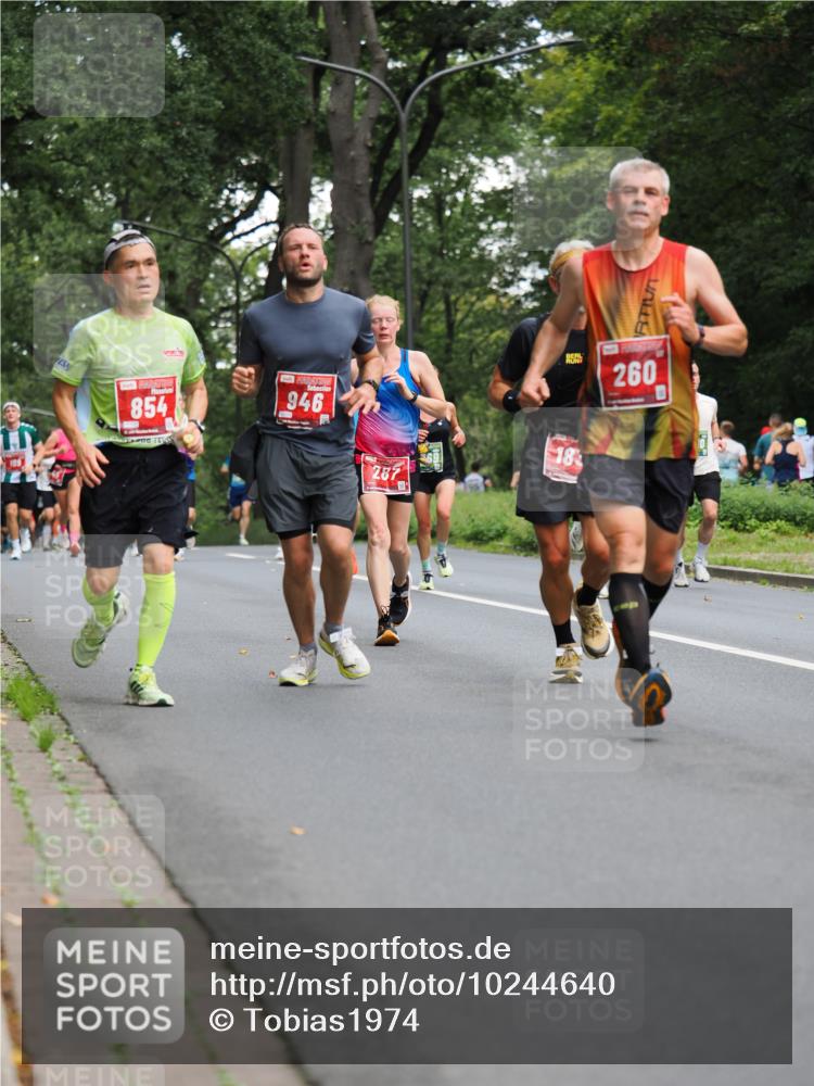 13.09.2026 - 21. swb-Marathon Bremen TobiasT http://msf.ph/oto/10244640 13.09.2026 11:50:47 Laufen 854, 946, 287, 18, 260 meine-sportfotos.de