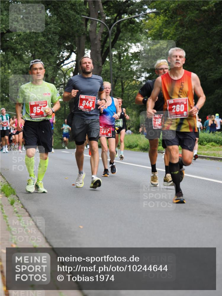 13.09.2026 - 21. swb-Marathon Bremen TobiasT http://msf.ph/oto/10244644 13.09.2026 11:50:47 Laufen 854, 946, 287, 5369, 18, 260 meine-sportfotos.de