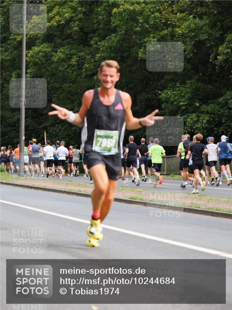 13.09.2026 - 21. swb-Marathon Bremen TobiasT http://msf.ph/oto/10244684 13.09.2026 11:51:23 Laufen 7950 meine-sportfotos.de