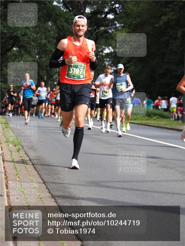 13.09.2026 - 21. swb-Marathon Bremen TobiasT http://msf.ph/oto/10244719 13.09.2026 11:51:36 Laufen 3197, 9612 meine-sportfotos.de
