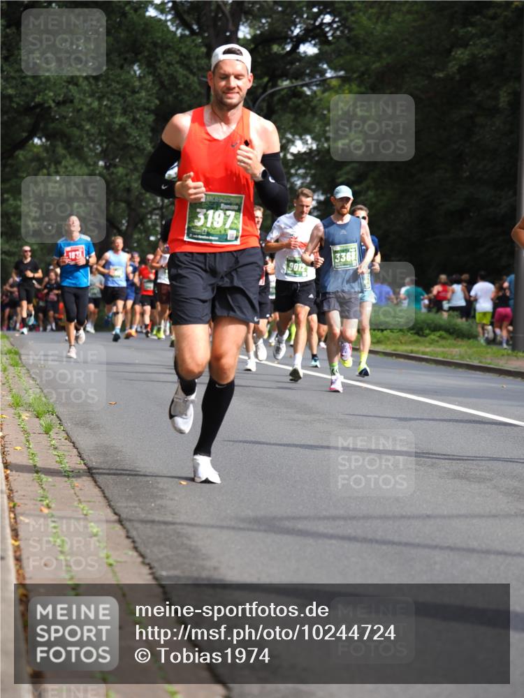 13.09.2026 - 21. swb-Marathon Bremen TobiasT http://msf.ph/oto/10244724 13.09.2026 11:51:36 Laufen 3197, 9012, 3368 meine-sportfotos.de